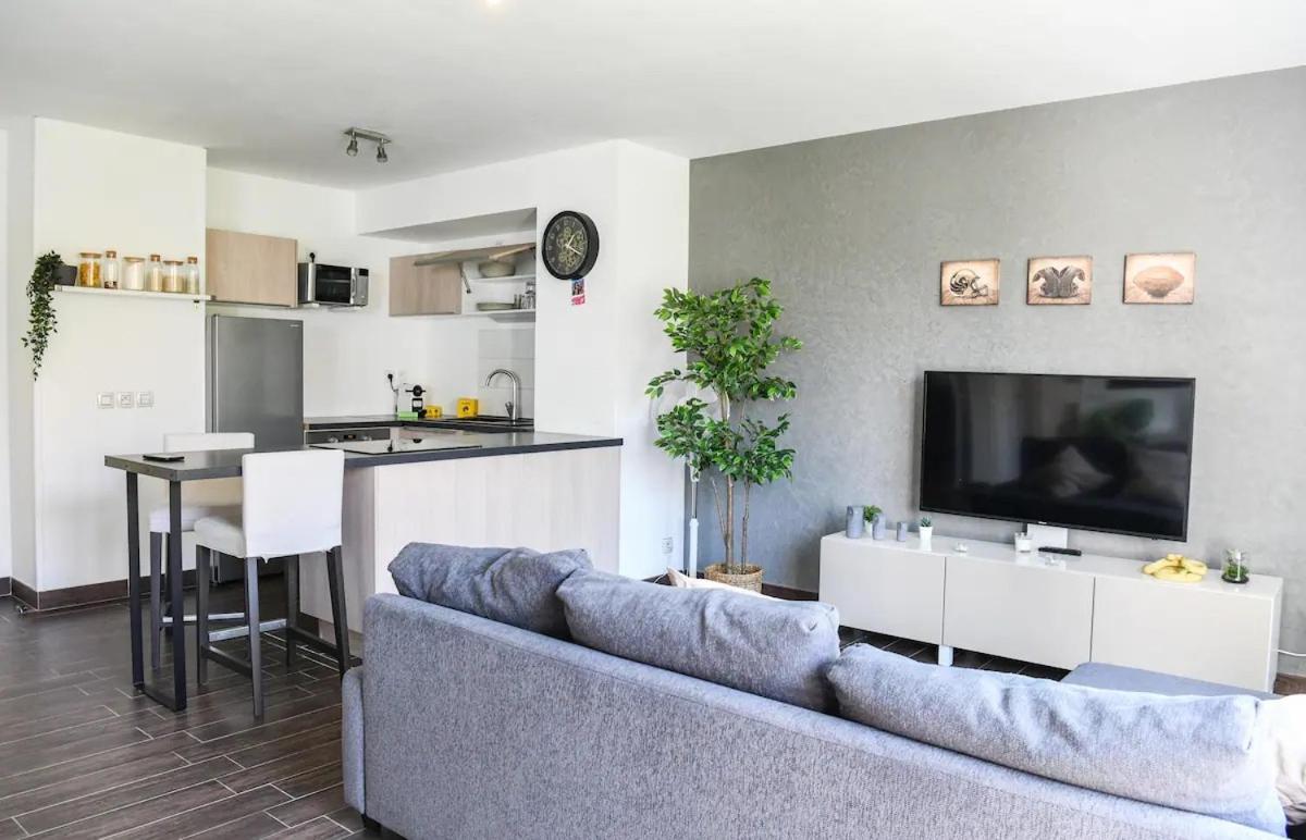 Superbe Appartement Avec Terrasse, Piscine & Parking Prive A Marseilles Exterior foto